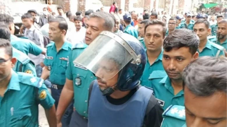 এক মুজিব লোকান্তরে লক্ষ মুজিব ঘরে ঘরে সেই রিকশাচালকের উদ্দেশে পলক
