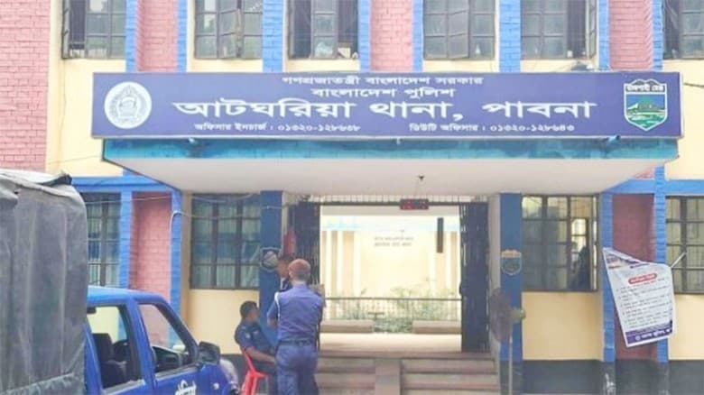 পাবনায় মোবাইল চোরকে ধরতে গিয়ে ছুরিকাঘাতে যুবকের মৃত্যু