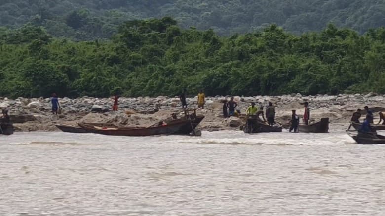 সিলেটের সাদাপাথর লুটে জড়িত ৪২ জনের তালিকা প্রকাশ করল দুদক