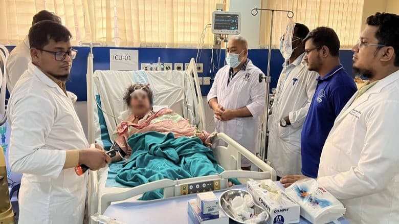 ঢাকা ডেন্টালে ১৫ ঘণ্টায় ক্যান্সারে ক্ষতিগ্রস্তর চোয়াল প্রতিস্থাপন