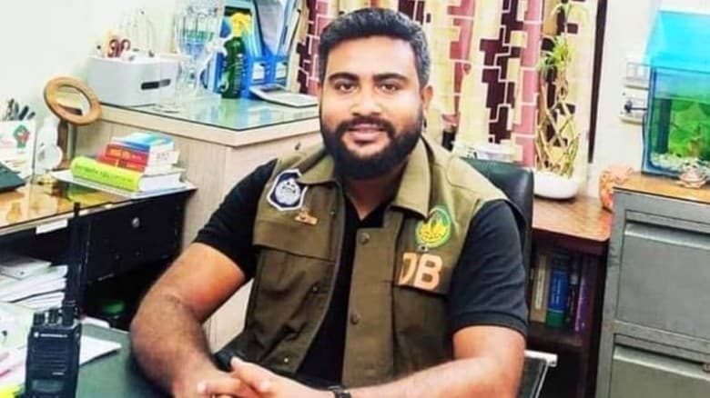 রাজশাহীতে ডিবির সাবেক এসআইকে গণপিটুনি দিয়ে পুলিশে সোপর্দ