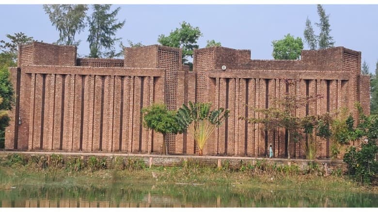 প্রাকৃতিক আলোতেই আলোকিত আস-সালাম মসজিদ