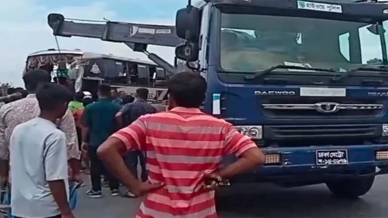 ঢাকা-ভাঙ্গা এক্সপ্রেসওয়েতে চার বাসের সংঘর্ষে আহত ২০