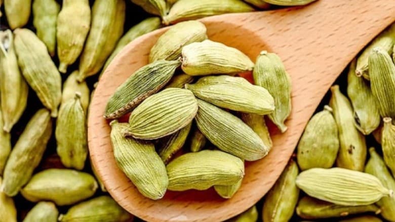 খাবারের পর এলাচ খাওয়ার আশ্চর্য উপকারিতা