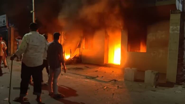 জাতীয় পার্টির কেন্দ্রীয় কার্যালয়ে অগ্নিসংযোগ