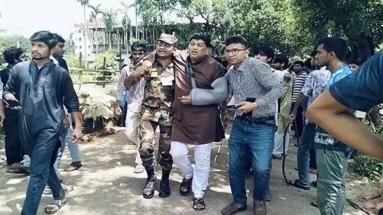ধাওয়া-পাল্টা ধাওয়ার মধ্যে অসুস্থ চবির প্রো-ভিসি, উদ্ধার করল সেনা সদস্যরা