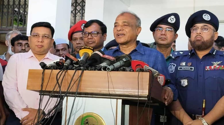নির্বাচনে নৌ ও বিমানবাহিনীর সদস্যরা কাজ করবেন : স্বরাষ্ট্র উপদেষ্টা