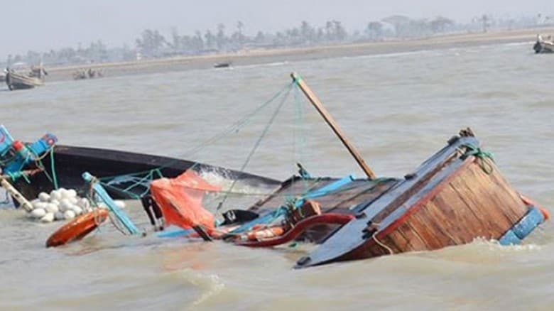 বঙ্গোপসাগরে ট্রলারডুবি, ৮ জেলের মধ্যে নিখোঁজ ১