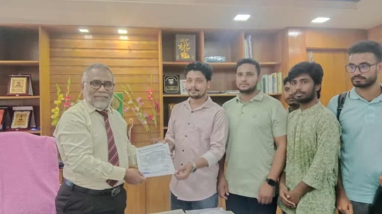 তিন দফা দাবিতে ইবি ছাত্র ইউনিয়নের মানববন্ধন ও স্মারকলিপি