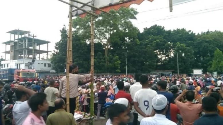 নীলফামারীর উত্তরা ইপিজেডে কারখানা বন্ধকে কেন্দ্র করে সংঘর্ষে নিহত এক শ্রমিক