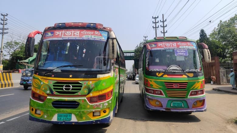 চলন্ত বাস থেকে জাবির নারী শিক্ষার্থীকে ধাক্কা