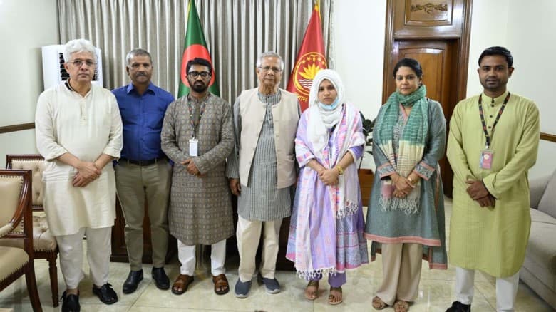 নুরুল হক নুরের সুচিকিৎসার জন্য বিদেশে পাঠানোর নির্দেশ প্রধান উপদেষ্টার