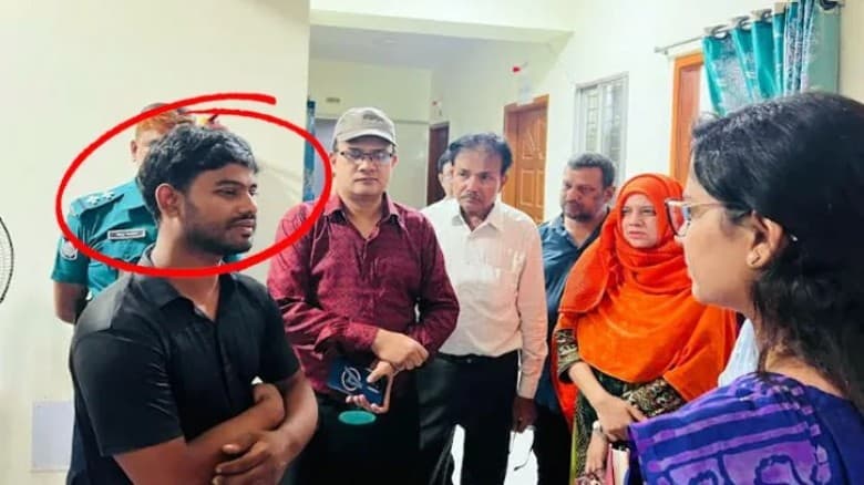 ‘অষ্টম শ্রেণি পাস’ যুবক সিজার করতে গিয়ে হাতেনাতে ধরা