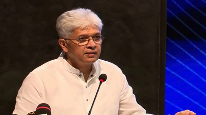 ফ্যাসিবাদী  ষড়যন্ত্র চলমান বললনে  উপদেষ্টা আদিলুর
