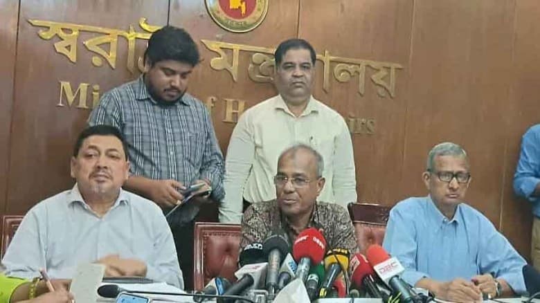 পূজামণ্ডপে মদ-গাঁজার আসর চলবে না: স্বরাষ্ট্র উপদেষ্টা