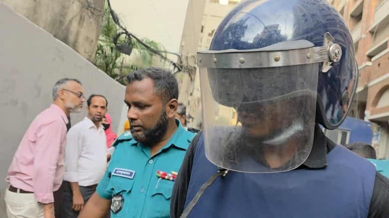 ডাকসু থেকে ভুয়া সাংবাদিক জাহিদুল ইসলাম গ্রেপ্তার