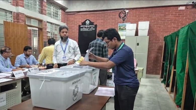 জাকসু নির্বাচনে ভোটগ্রহণ শুরু,  কড়া নিরাপত্তা ক্যাম্পাসে