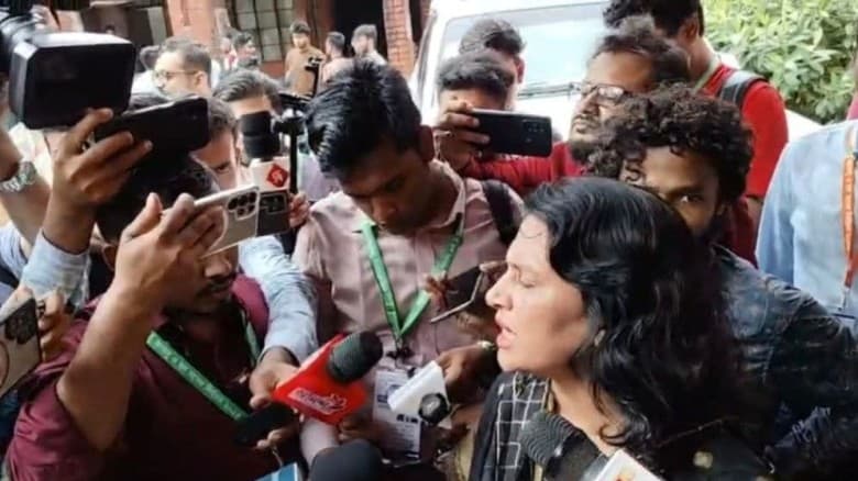 ভোট বর্জন করে জাতীয়তাবাদী শিক্ষকদের কেন্দ্র ত্যাগ