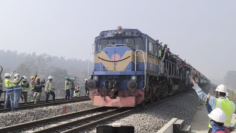 চীনের অনুদানে বাংলাদেশে আসছে ২০টি রেল ইঞ্জিন