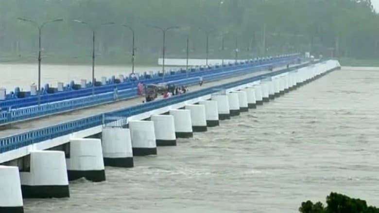 খুলে দেওয়া হয়েছে তিস্তার ৪৪টি জলকপাট, বিপৎসীমা ছুঁইছুঁই