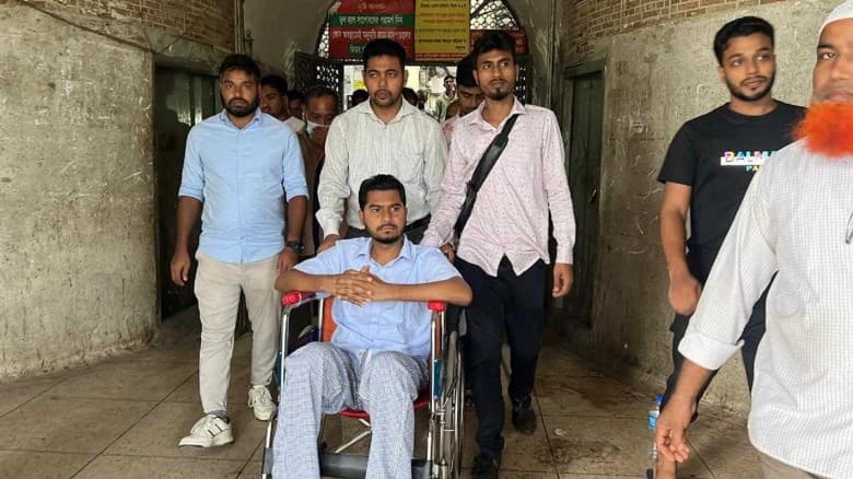 দীর্ঘ ১৮ দিন পর হাসপাতাল ছাড়লেন নুর