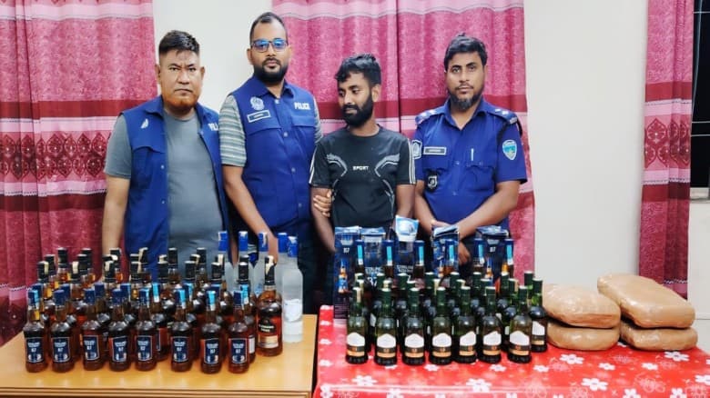 দাগনভূঞায় ৮০ বোতল ভারতীয় মদ  ৪ কেজি গাঁজাসহ যুবক গ্রেফতার