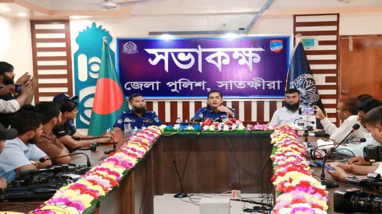 আসন্ন শারদীয় দুর্গাপূজা উপলক্ষে সাতক্ষীরায় পুলিশ সুপার মতবিনিময়