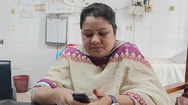 ‘আপু’  ডাকায় রোগীকে বের করে দিলেন চিকিৎসক