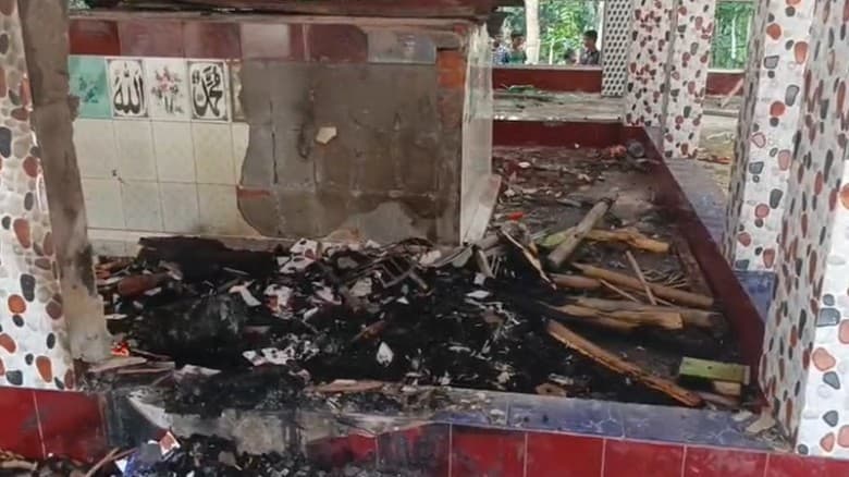 কুমিল্লায় মাজারে হামলা-অগ্নিসংযোগ, মামলায় আসামি ২২০০