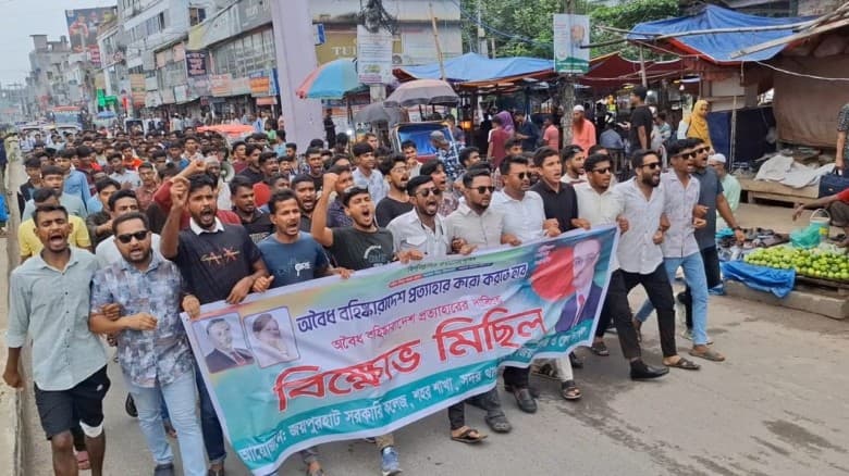 ছাত্রদলের ৭ নেতাকে বহিষ্কারের প্রতিবাদে বিক্ষোভ ও সংবাদ সম্মেলন