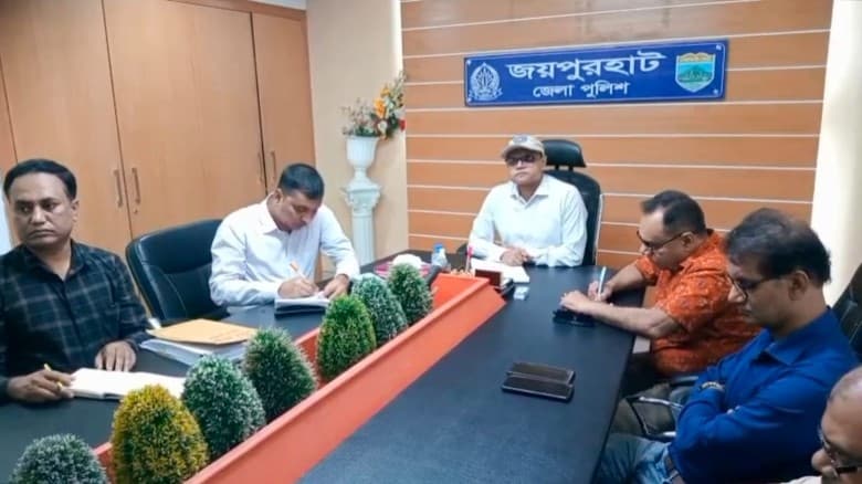 জয়পুরহাটে দূর্গাপূজা উপলক্ষে  সাংবাদিকদের সাথে পুলিশের মতবিনিময়