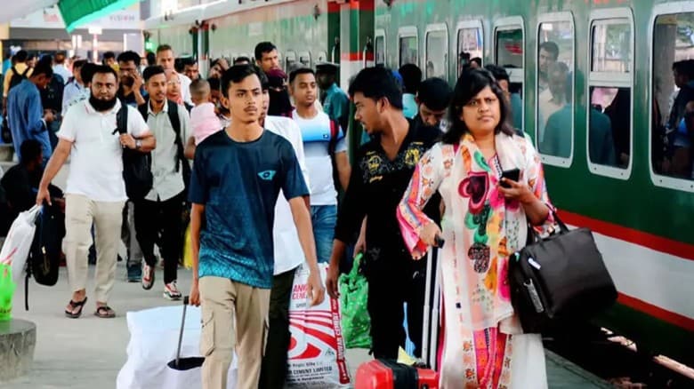 পূজার ছুটিতে ৪ জোড়া স্পেশাল ট্রেন