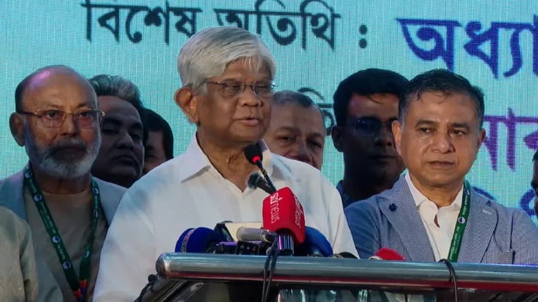 হাজার কোটি টাকার মালিকেরা এখন দৌড়ে বেড়াচ্ছেন : অর্থ উপদেষ্টা