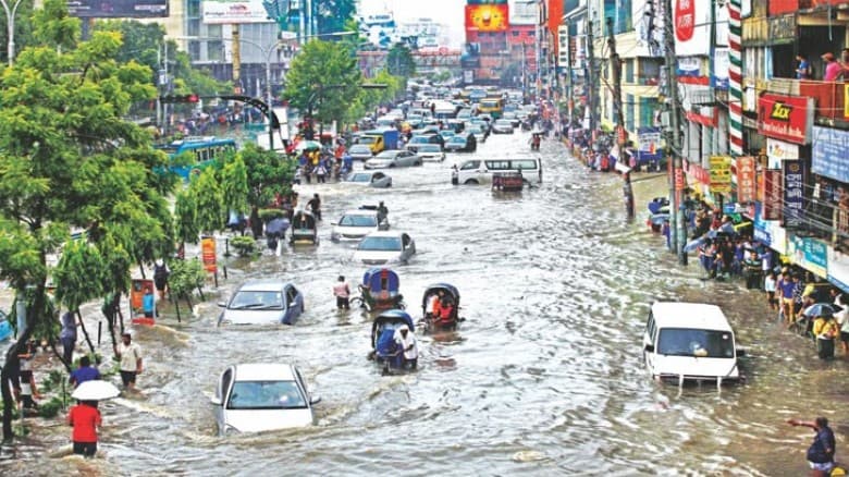 ২৪ ঘণ্টায় ঢাকায় ১০৫ মি.মি., জলাবদ্ধতায় চরম ভোগান্তি
