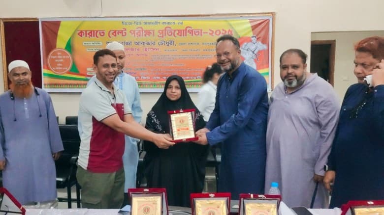 জয়পুরহাটে দো বেল্ট পরীক্ষায় অংশগ্রহণকারী প্রতিযোগীদের পুরস্কার বিতরণ