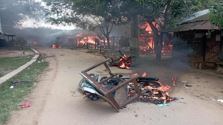 সাজেকে আটকে পড়া পর্যটকরা সেনা নিরাপত্তায় খাগড়াছড়ি পৌঁছেছেন