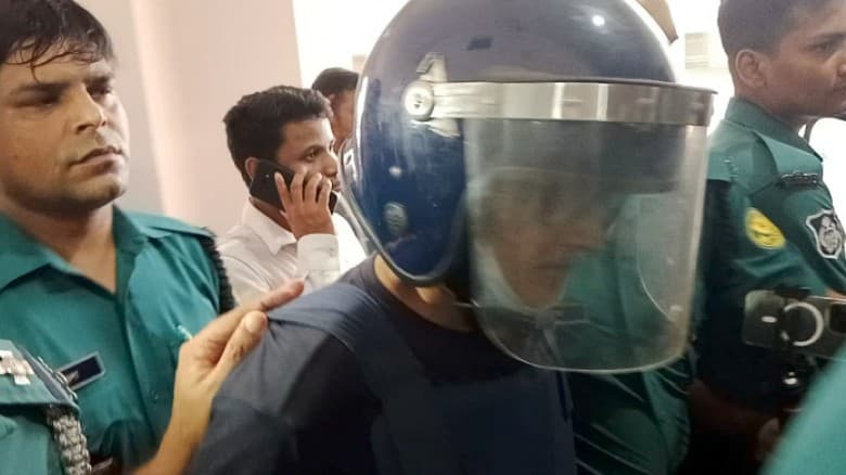 রিমান্ডের আদেশ শুনে ঢলে পড়লেন এনায়েত করিম, দেওয়া হলো মিষ্টি চকলেট