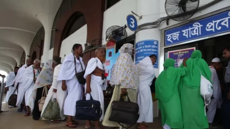 সরকারি বিমান ভাড়া ১২ হাজার টাকা কমলো হজযাত্রীদের জন্য