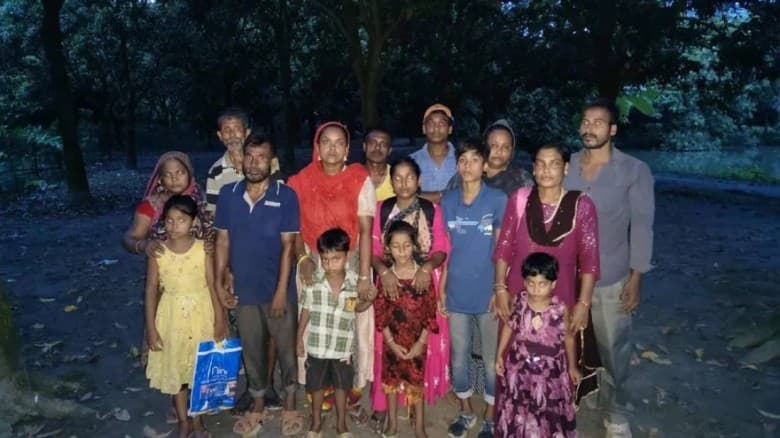 সাতক্ষীরা সীমান্ত দিয়ে ১৫ বাংলাদেশিকে হস্তান্তর