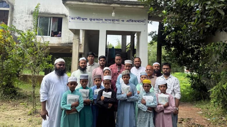 তারেক রহমানের পক্ষ থেকে শতাধিক কোরআন শরিফ বিতরণ