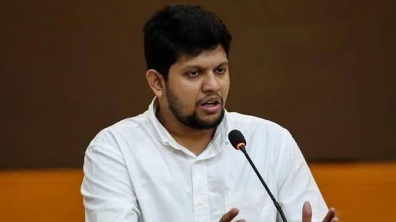 নতুন গণমাধ্যমের অনুমতি দেওয়া হবে : তথ্য উপদেষ্টা