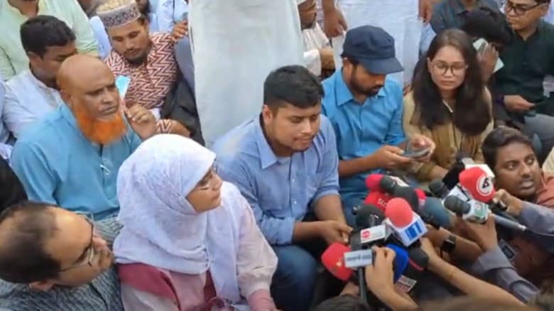 এমপিওভুক্ত শিক্ষকদের আন্দোলনে উপস্থিত হাসনাত আব্দুল্লাহ