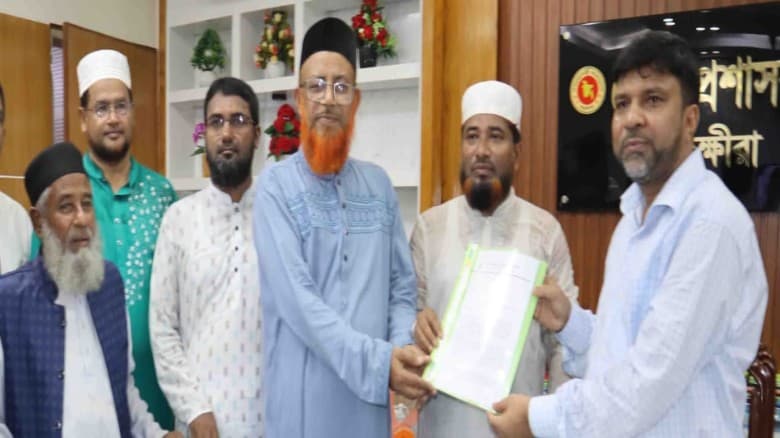 সাতক্ষীরায় ৫ দফা দাবিতে জেলা প্রশাসকের কাছে জামায়াতের স্মারকলিপি