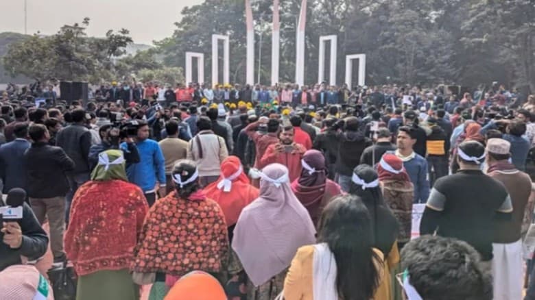 দাবি আদায় না হলে শহীদ মিনারে রাত কাটাবেন শিক্ষকরা