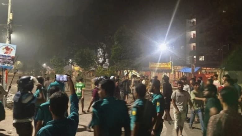 মধ্যরাতে ঢাবি ও ঢাকা কলেজের শিক্ষার্থীদের মধ্যে সংঘর্ষ