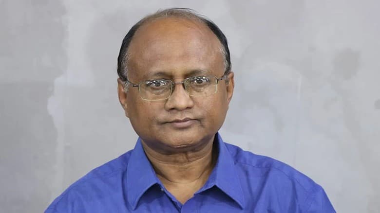 হাসিনাকে ফেরাতে রেড নোটিশ জারির পদক্ষেপ নেওয়া হয়েছে : দুদক চেয়ারম্যান