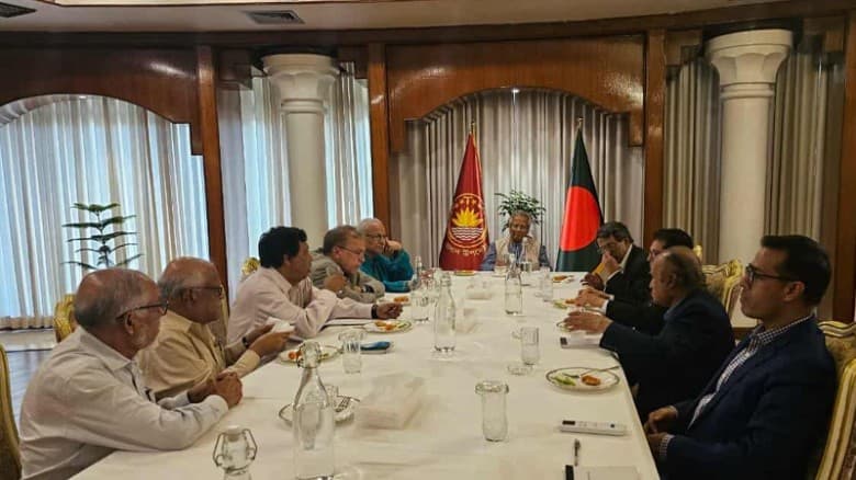 সন্ধ্যায় রাজনৈতিক দলগুলোর সঙ্গে ঐকমত্য কমিশনের জরুরি বৈঠক, উপস্থিত থাকবেন প্রধান উপদেষ্টা