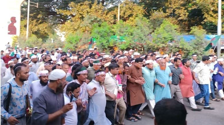 ‘লং মার্চ টু যমুনা’ ঘোষণা দিয়ে শাহবাগ ছাড়লেন শিক্ষকরা