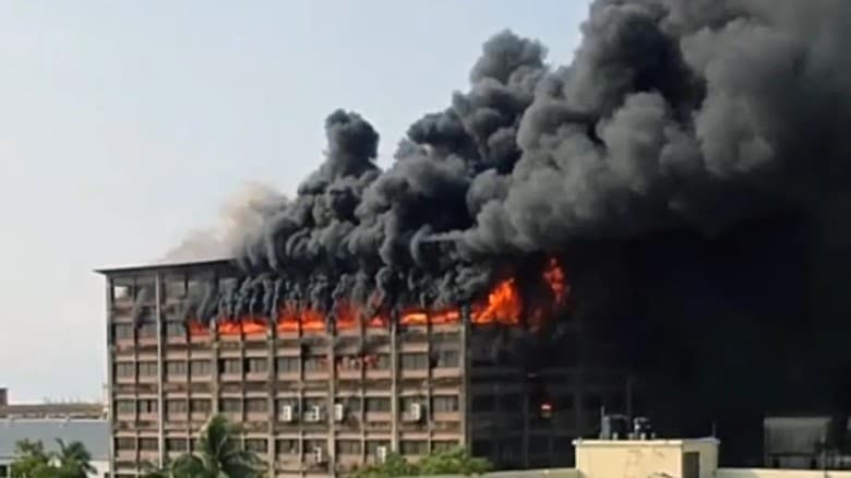 চট্টগ্রাম ইপিজেডে পোশাক কারখানায় ভয়াবহ আগুন