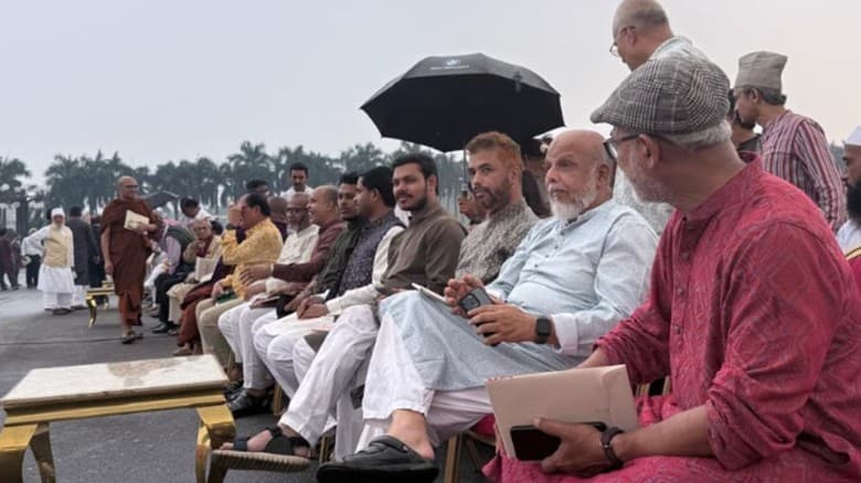 জুলাই সনদ স্বাক্ষর অনুষ্ঠানস্থলে আসছেন অতিথিরা